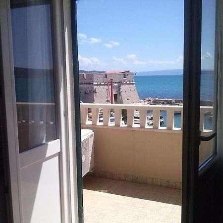 Studio Apartment Mala Plaza Kaštela Eksteriør bilde