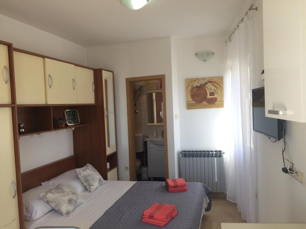 Studio Apartment Mala Plaza Kaštela Eksteriør bilde
